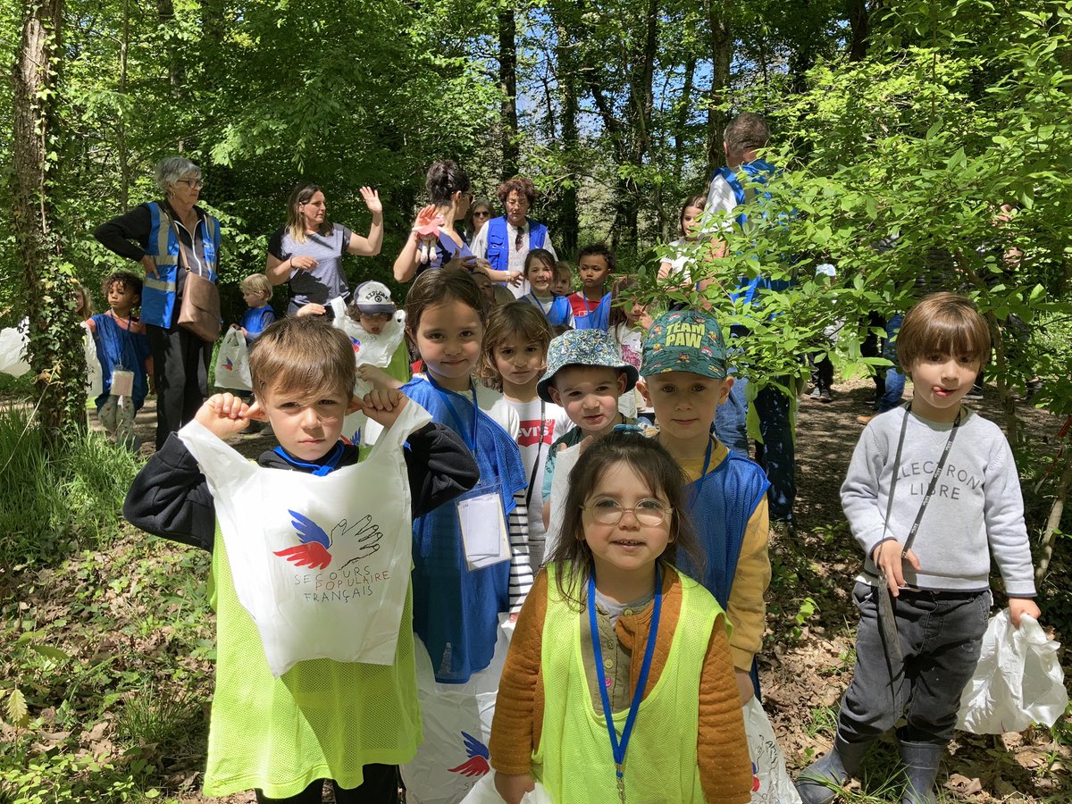 SecoursPop82's tweet photo. Chasse aux œufs géantes aujourd’hui à la forêt de Montech avec près de 230 enfants.Cette initiative soutient nos projets à #Madagascar et au #Salvador 
#PrintempsDeLaSolidariteMondiale 
👉S’informer: https://t.co/DXUhtrxPzJ
👉Faire un don: https://t.co/csIG3uTENx https://t.co/tNP4Ne6REp