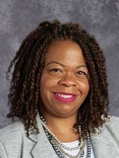 Green Run is proud to present our new Principal, Ms. Tennille Bowser! 🎉 🌟
Help us congratulate her on her appointment at this evening’s School Board meeting! 
✨Ms. Bowser will join us for the 22-23 School Year. 
Welcome to the #StallionFamily! 
🐴🟢🔵