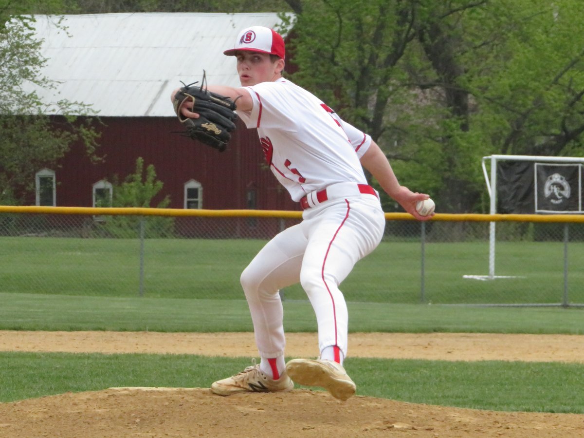 emor09's tweet photo. Souderton wins an 11-inning pitcher's duel over Neshaminy

STORY https://t.co/60jWMu84Lj https://t.co/zow8tcMYX1