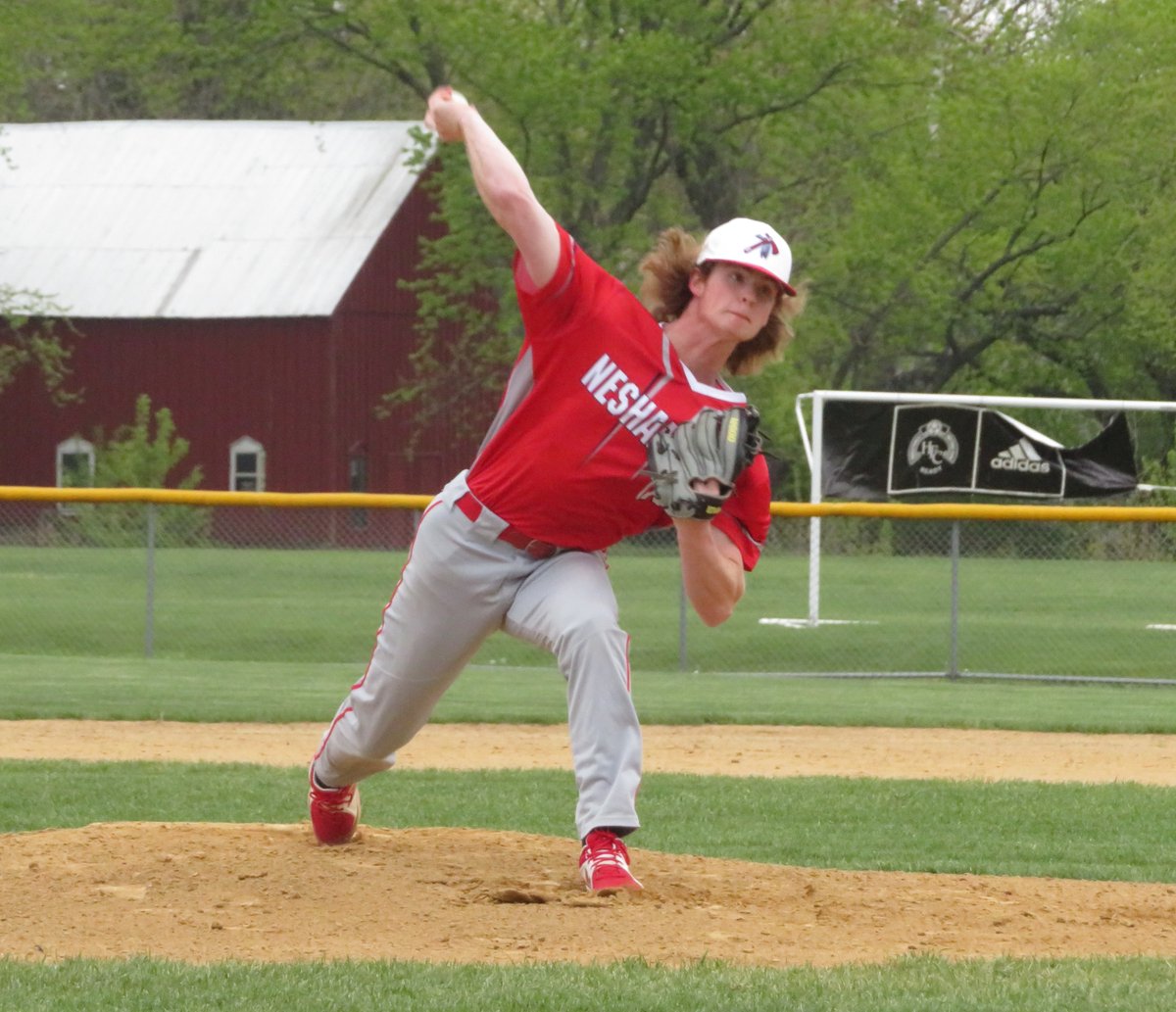 emor09's tweet photo. Souderton wins an 11-inning pitcher's duel over Neshaminy

STORY https://t.co/60jWMu84Lj https://t.co/zow8tcMYX1