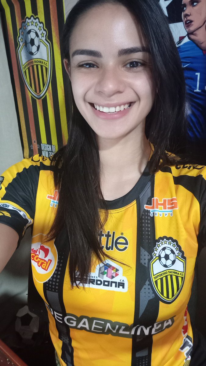 Stefanyalvarezh's tweet photo. Gracias por alegrarme la noche a mí y a todo el país 🇻🇪, aurinegro de mi vida 💛🖤

 ¡VAMOS @DvoTachira ! 🔥 https://t.co/93a5nzvtoy
