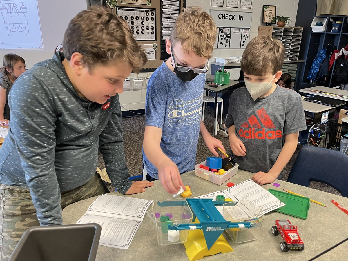 PVWollberg's tweet photo. Hands on Learning…exploring mass using math stations. #pvlearns #oneD46 #LearnByDoing #3rdgrademath #measuringmass https://t.co/vZnLDimlcj