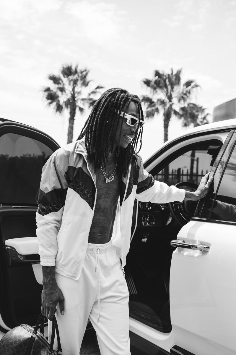 wizkhalifa's tweet photo. Always on the move https://t.co/ucK5rivjQm