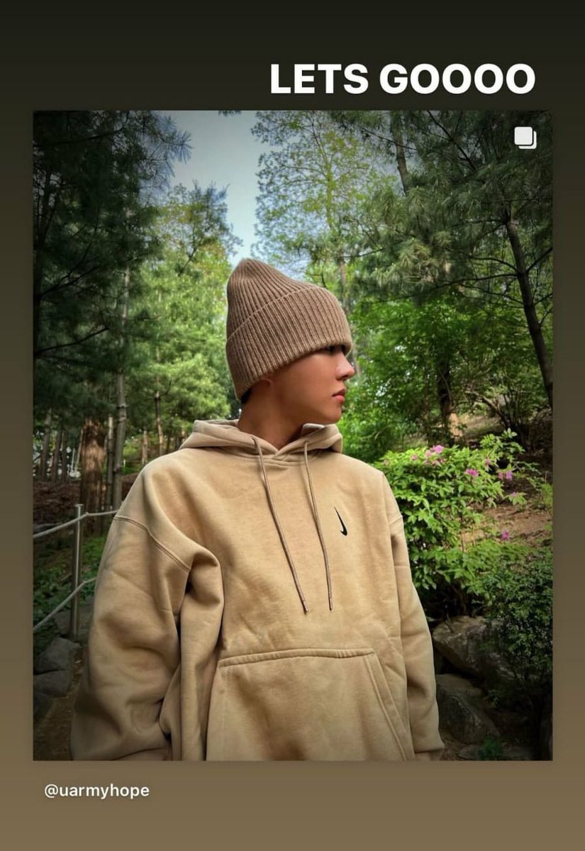 updatecharts's tweet photo. INTERAÇÃO ENTRE LENDAS! Billie Eilish compartilha foto de J-Hope, do BTS, usando sua coleção de roupas da Nike. https://t.co/9yD3QNdQE7