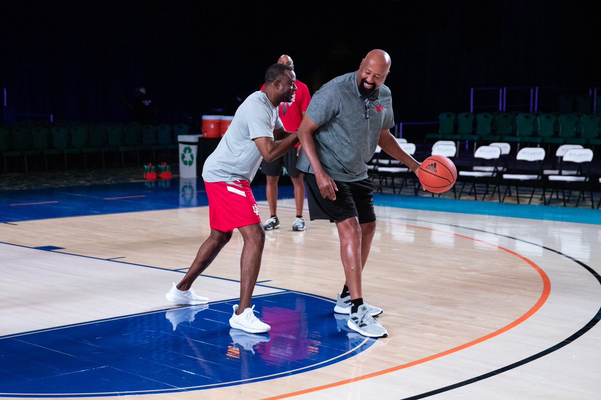 TheMopLady's tweet photo. Find you a coach as versatile as @MikeWoodsonNBA #iubb https://t.co/9R9oMfxok8