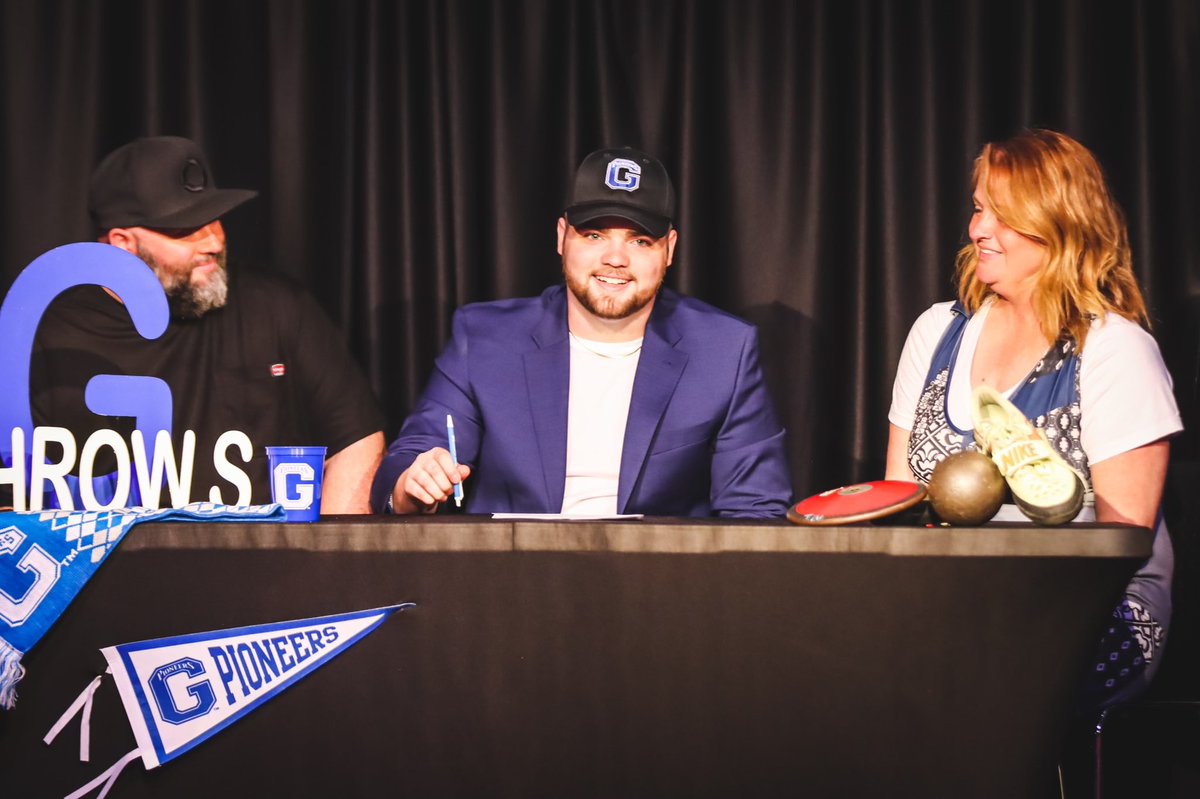 PutnamWVSchools's tweet photo. Congratulations to Poca High School’s Jamin Cox on signing his letter of commitment to Glenville State University Track &amp; Field Throws Program over the weekend alongside his family, friends, teammates, and Coach Kyle Gwinn! 💪👏 #PutnamProud https://t.co/zcxYcmMjsa