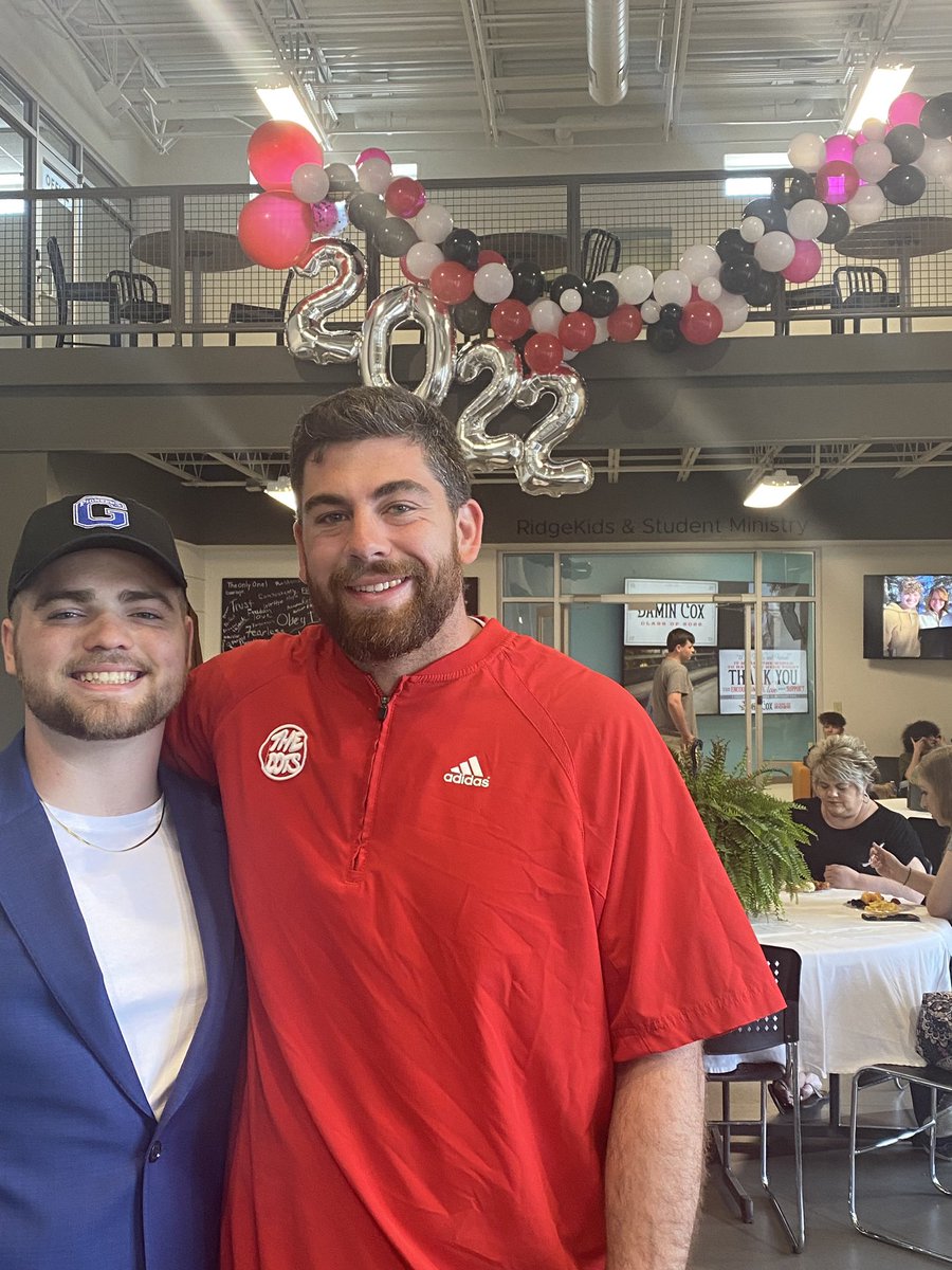 PutnamWVSchools's tweet photo. Congratulations to Poca High School’s Jamin Cox on signing his letter of commitment to Glenville State University Track &amp; Field Throws Program over the weekend alongside his family, friends, teammates, and Coach Kyle Gwinn! 💪👏 #PutnamProud https://t.co/zcxYcmMjsa