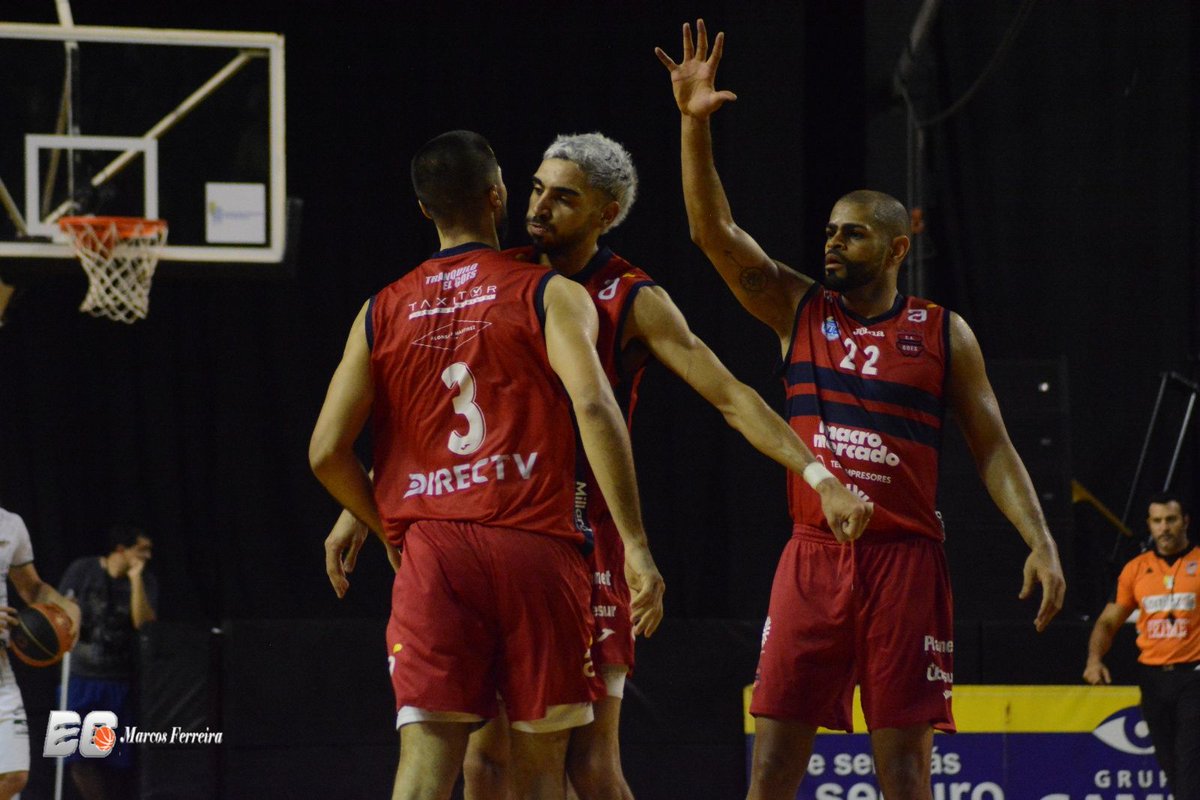 Con un libre de Martín Osimani a 4.2 segundos del final, Goes venció 70-69 (1) a Aguada e igualó la serie.  El Misionero jugó un último cuarto notable a nivel defensivo, en el cual colocó un parcial de 23-12 para llevarse el punto.
