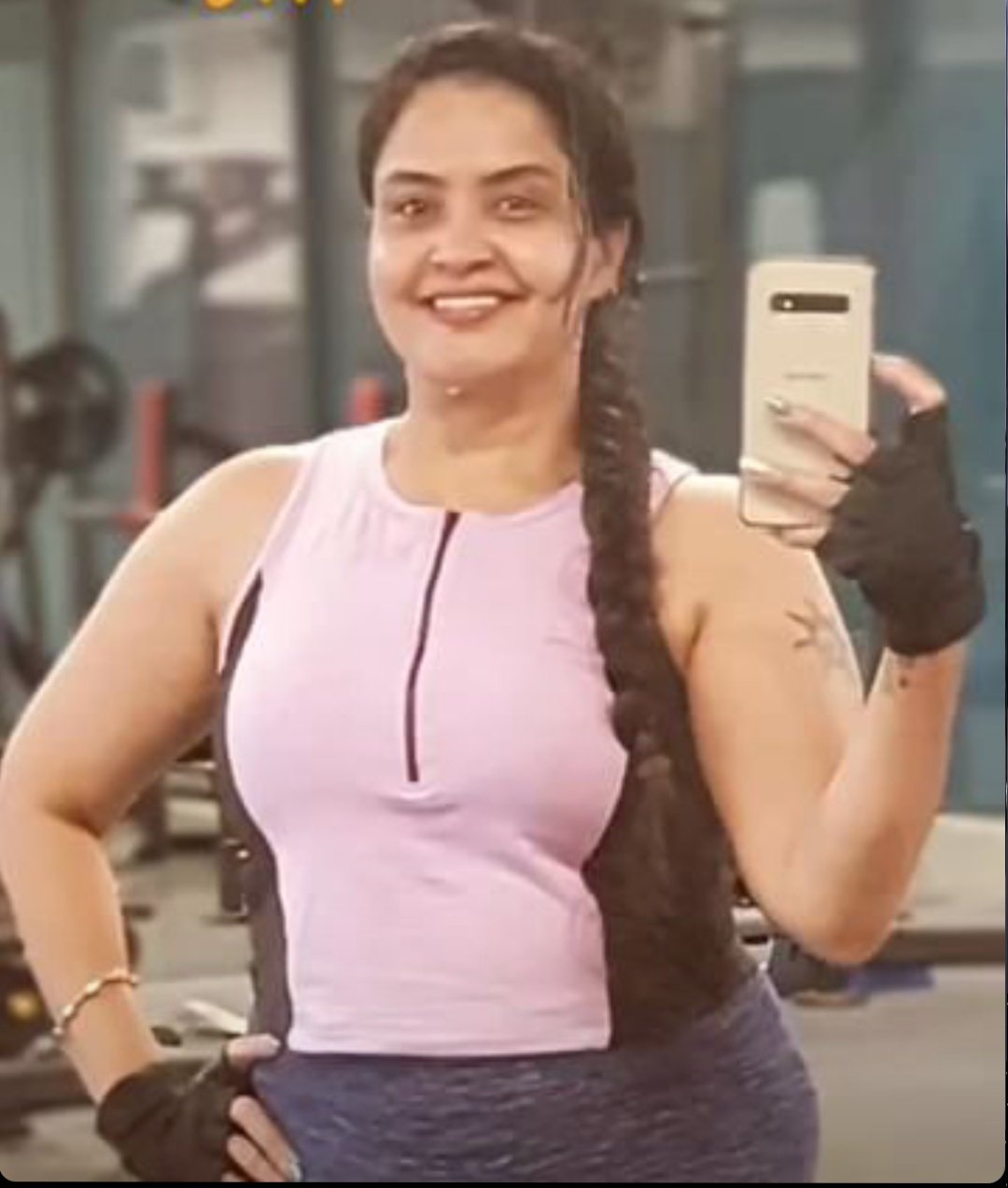 Actress Pragathi Mahavadi Biography, Hot Pragati Aunty life Family iiQ8