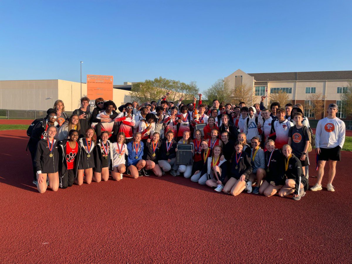 Girls &amp; Boys both win Madison County Large School Championship‼️<a href="/TrackEHS/">🏆 Edwardsville Boys T|F 🏆</a> <a href="/princi_fox/">Alexander Fox</a> <a href="/ECUSDistrict7/">Edwardsville School District #7</a>