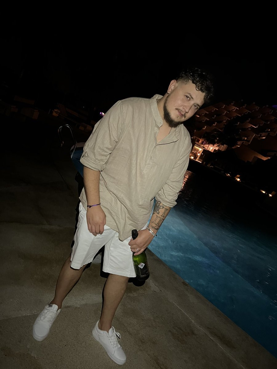 Almost 2k followers .. i cant thank you guys enough . I think its time for me to be a little more open on the Timeline . I feel like you guys should know me on a deeper level. My names Santos and i joke too damn much lol. 🧵