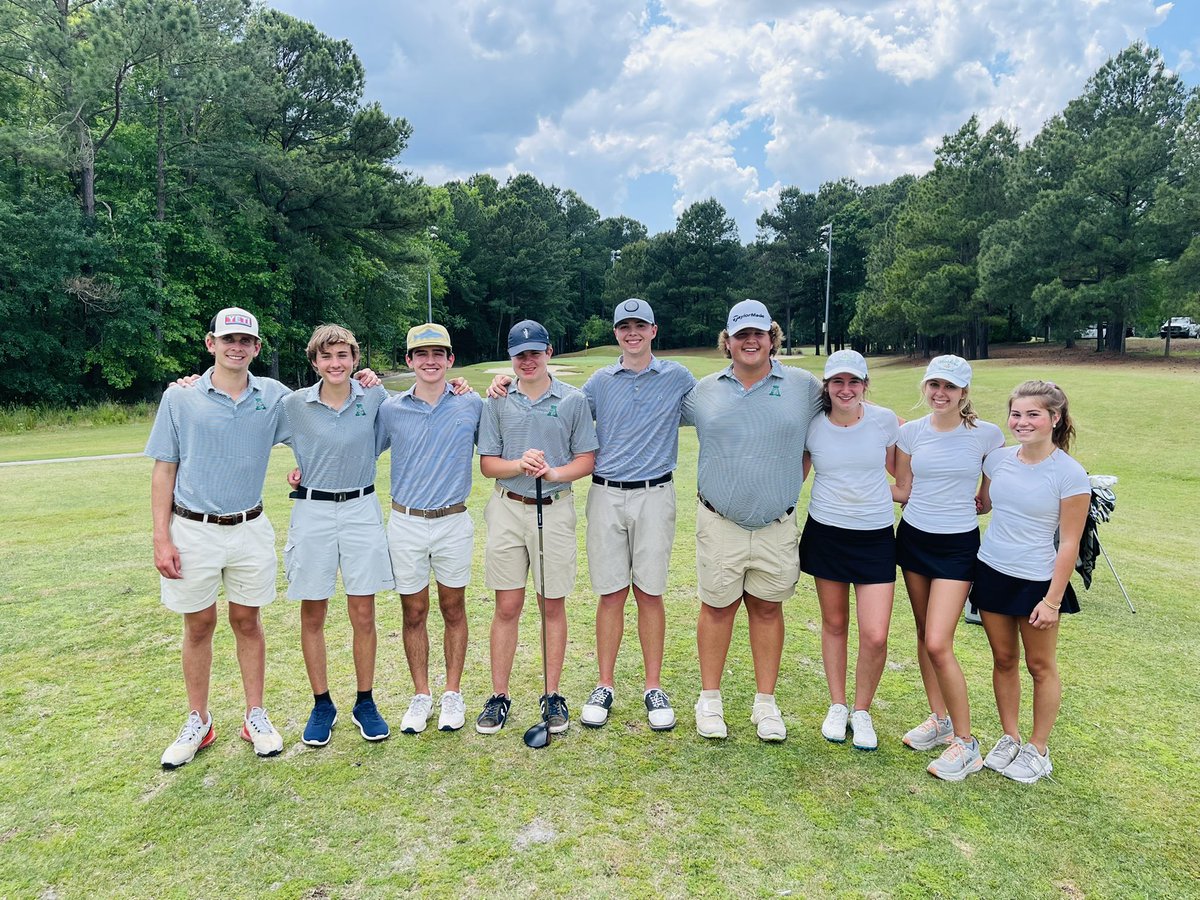 5th place finish at the Area 2 Private tournament with a season best 319. George Barkley 76, John Manuel Newland 79, Alex Hill 80, JD Williams 84, John Dorris 88, and Mark Tribble 93. Emmeline Niolon finished 6th overall. Maggie and Carter did a great job supporting!