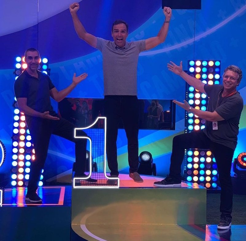 NazareAmarga's tweet photo. No palco montado pelo público você nunca saiu do primeiro lugar, TADEU VOCÊ É O CAMPEÃO DO #BBB22 https://t.co/YcfOAAMIor