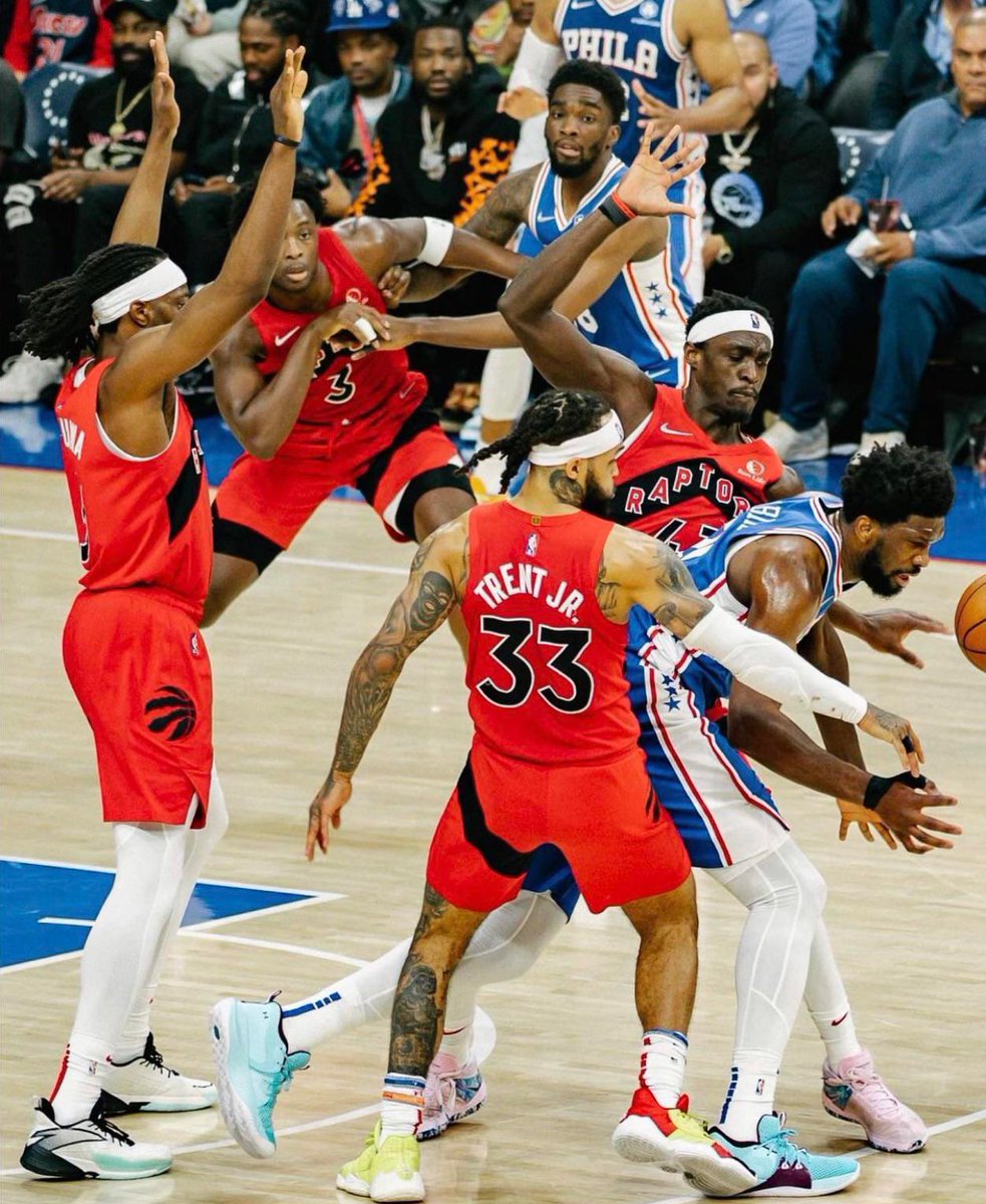 Dark Kate tweet media