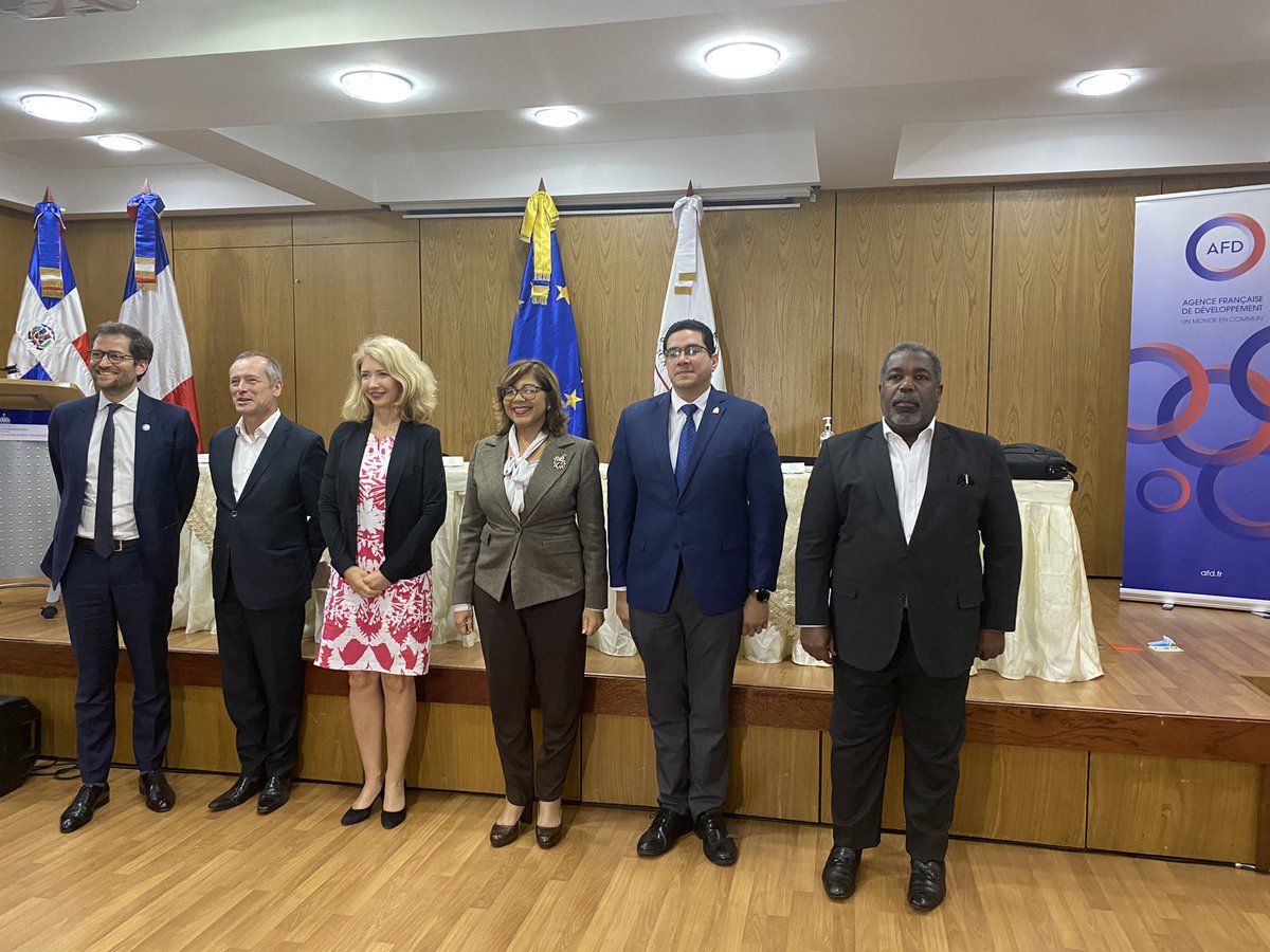 SandraKassab1's tweet photo. @AFD_France Fiers de lancer officiellement le programme d’appui à la résilience des systèmes de #Sante et #protectionsociale mis en œuvre par @expertisefrance, qui poursuit l’appui de #TeamEurope et #SanteenCommun pour améliorer l’accès à des services de qualité #ODD https://t.co/yQhrxEEk40