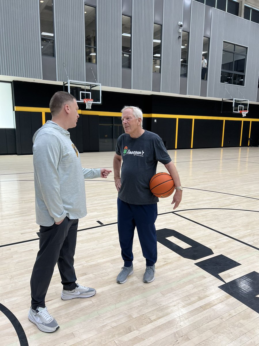 FinnsChallenge's tweet photo. Thanks @CoachRhoades for hosting @docsander30 for a free throw shooting session at the @VCU_Hoops practice facility today. You coached him up well!! 🍀🗑🏀 https://t.co/RcyXELZPur