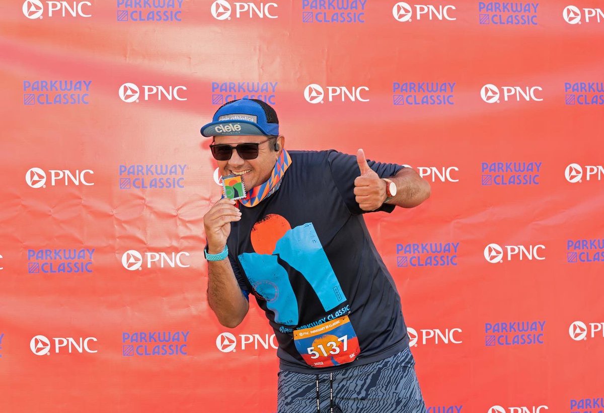 SBRPhoto's tweet photo. Photo booth pics from this weekend’s @runpacers #ParkwayClassic are now online and free to download! #ForEveryRun 

https://t.co/YHe07YrQDv https://t.co/aqD4soRWpD