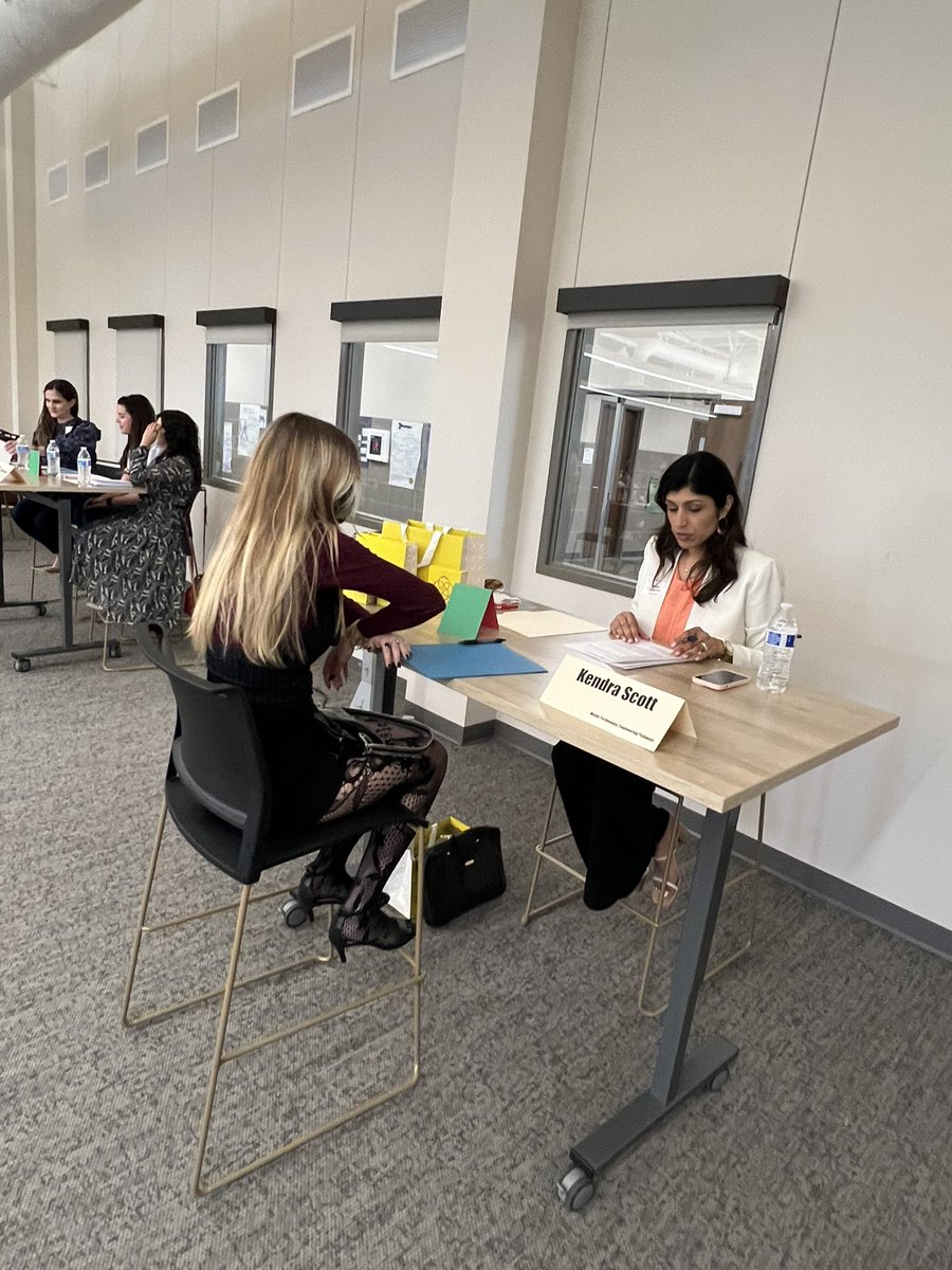 Ann Richards School tweet media