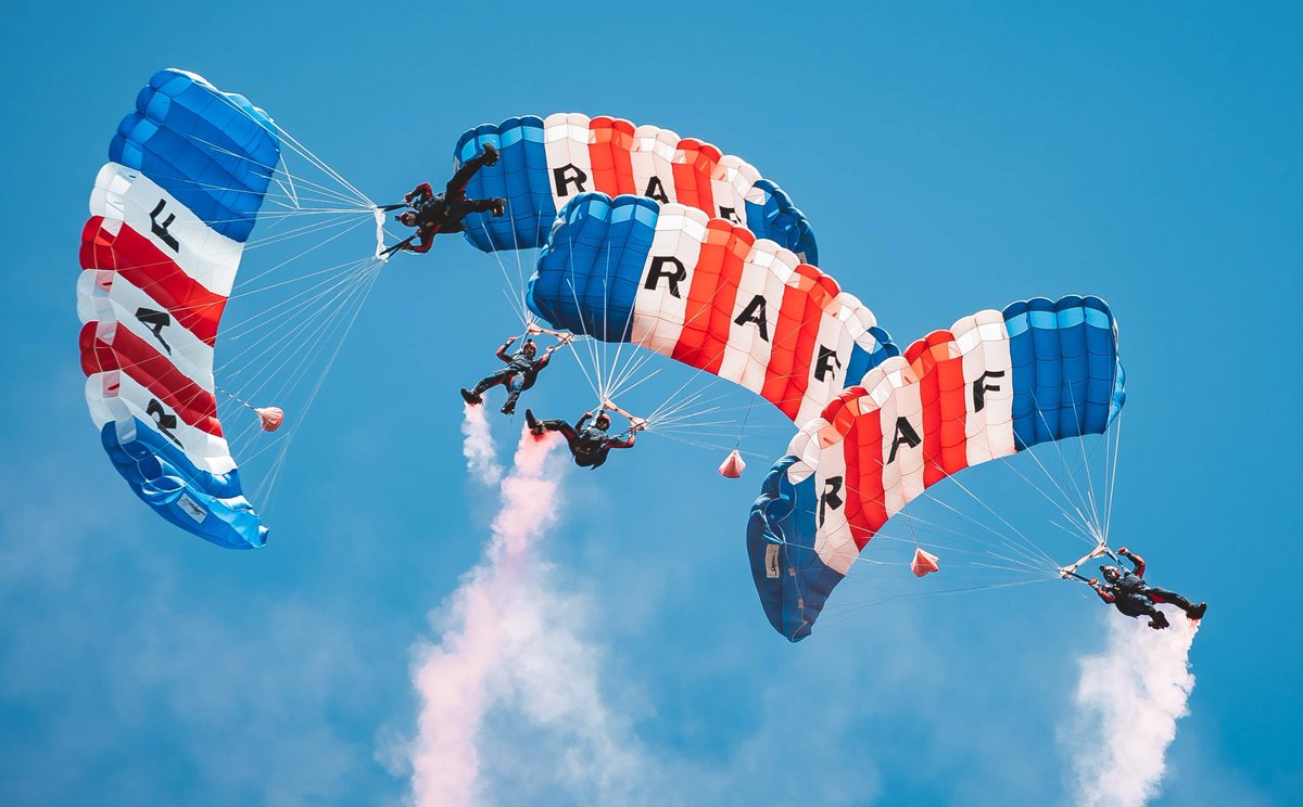 Ridge_Too_Far's tweet photo. โRed onโฆgreen onโฆsmoke onโฆ.go!โ
Launch day for the @RAFFalcons today @RAFBrizeNorton Privileged to be part of such a professional & dedicated display team this season, albeit firmly on the ground!! Literally talking the talkโฆ๐ค๐ช #Falcons #KnowledgeDispelsFear https://t.co/qaPcwb0Snf