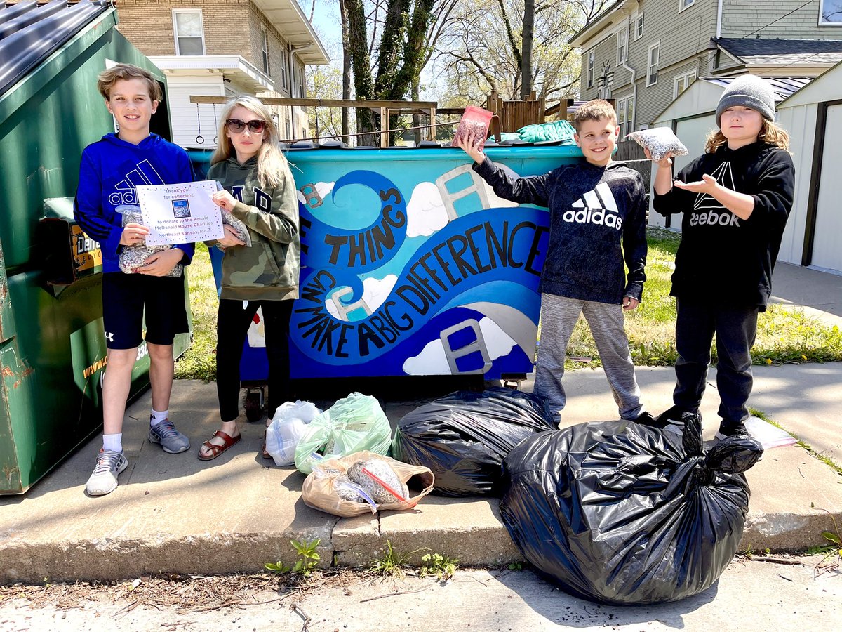 MendyGehrt's tweet photo. Some fourth graders traveled to Topeka to donate pop tabs to The Ronald McDonald House. #SGES323 #ronaldmcdonaldhouse https://t.co/vLXCPoOfPx