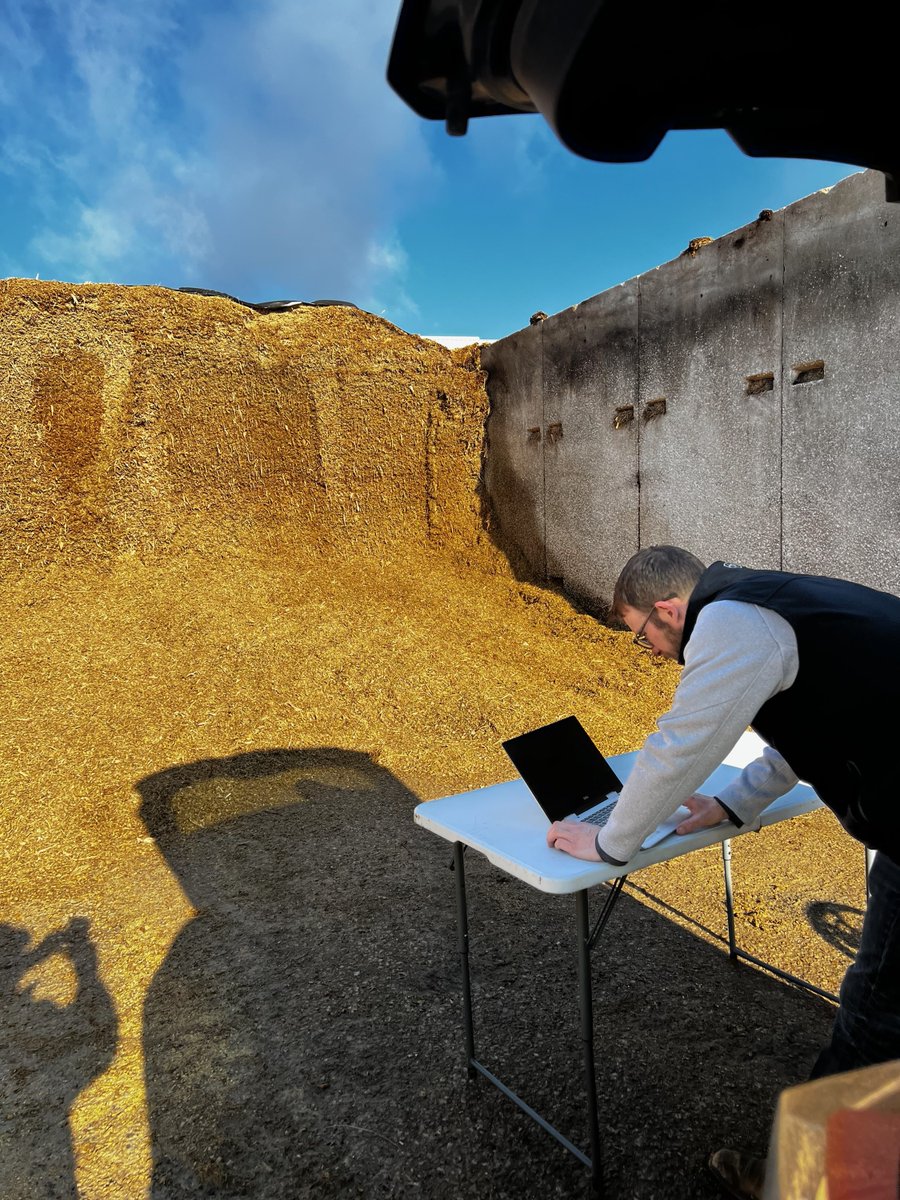 AgriKingInc's tweet image. Completing a SMART Check Forage report provides a complete analysis of your forage, including reviewing your forage management and testing forage samples in our own ANALAB, to ensure you are getting the most from your feedstuffs.