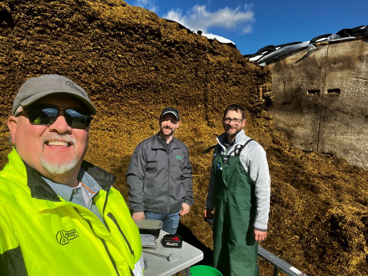 AgriKingInc's tweet image. Completing a SMART Check Forage report provides a complete analysis of your forage, including reviewing your forage management and testing forage samples in our own ANALAB, to ensure you are getting the most from your feedstuffs.