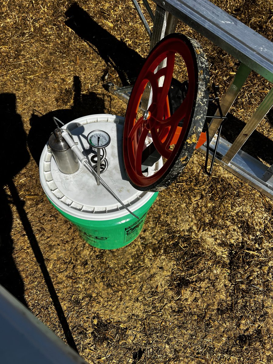 AgriKingInc's tweet image. Completing a SMART Check Forage report provides a complete analysis of your forage, including reviewing your forage management and testing forage samples in our own ANALAB, to ensure you are getting the most from your feedstuffs.