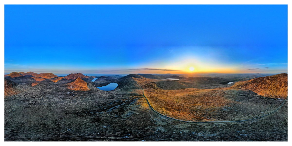 Golden Hour @WeatherCee @MourneDaily @wearetrekni @angie_weather @bbcniweather @EnjoyTheMournes @StormHour @Mournelive @MourneTips @Mournewayruns @visitmourne