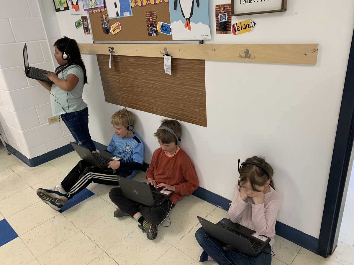 MsYoungInTheLLC's tweet photo. Our 1st graders were previewing their artist’s statements in preparation for tonight’s Fine Arts Night. https://t.co/7m3ca1nvA4