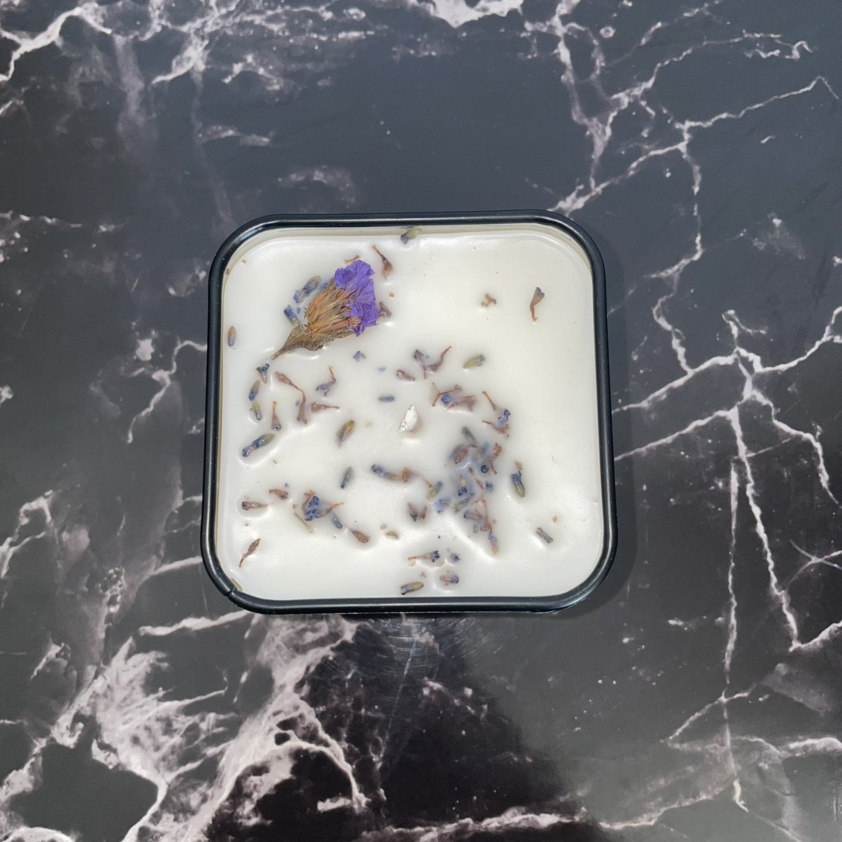 angelawh0's tweet photo. hi guys i have a candle business! every candle is hand poured with love by me a simple retweet,like, or share would definitely mean a lot to me! plz check out my website https://t.co/wSZuP5YL3D and help me w/ my next potential sale 🖤 https://t.co/Oons4qe3ah