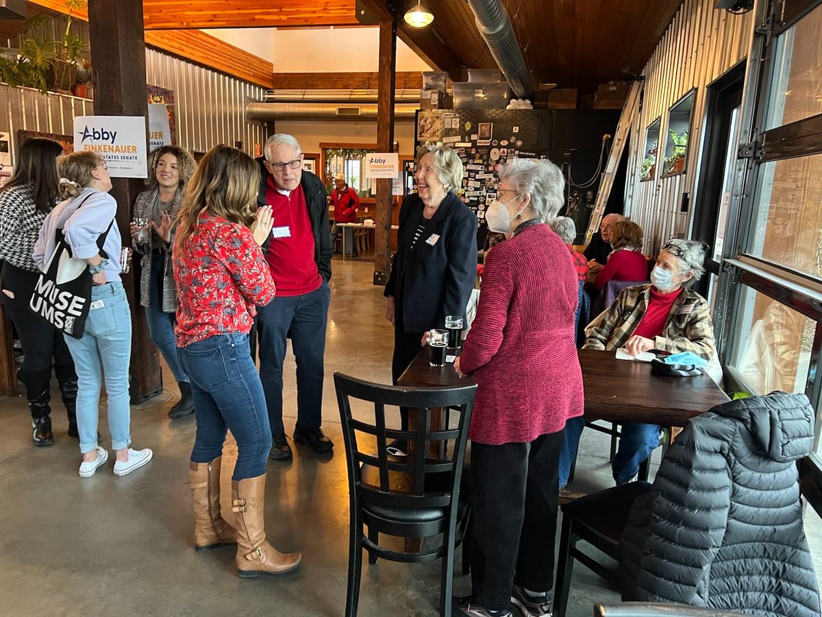 Abby4Iowa's tweet photo. Last week, we were out talking to Iowans about why we MUST retire @ChuckGrassley in November.

This week, I'm headed to talk to Iowans in: 
📍Henry County
📍Dubuque County
📍Buchanan County
📍Polk County

Together, we WILL flip this Senate seat blue! https://t.co/FFs7DWdhCp