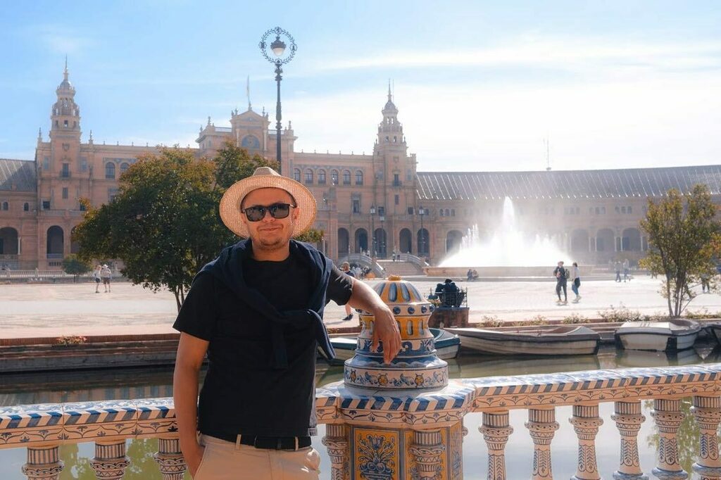 shonescu's tweet photo. A post about amazing light and a strong hat game in Andalucia. https://t.co/MISGHoglVQ https://t.co/5dpKvUHutH