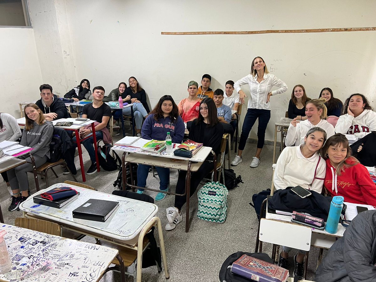 Muy feliz de compartir y escuchar esta mañana a los chicos/as de 5° Naturales del ex Colegio Nacional. 

Hablamos de los temas que le preocupan a los jovenes, el sistema educativo y sobre la importancia de la participación política para una efectiva transformación de la realidad.