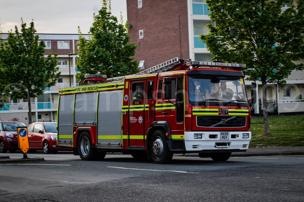 Beth_Anderson21's tweet photo. HIWFRS exercise last night, IBE! Thanks WM for being IC, my CM for being great support, one for being ECO in difficult times and one for running around like a maniac! Plus my colleague Josh!Thank you @Hampshire_999 for the pictures! #learn @train #experience #hiwfrs #hfrs #totton https://t.co/HdFQm2ycYA