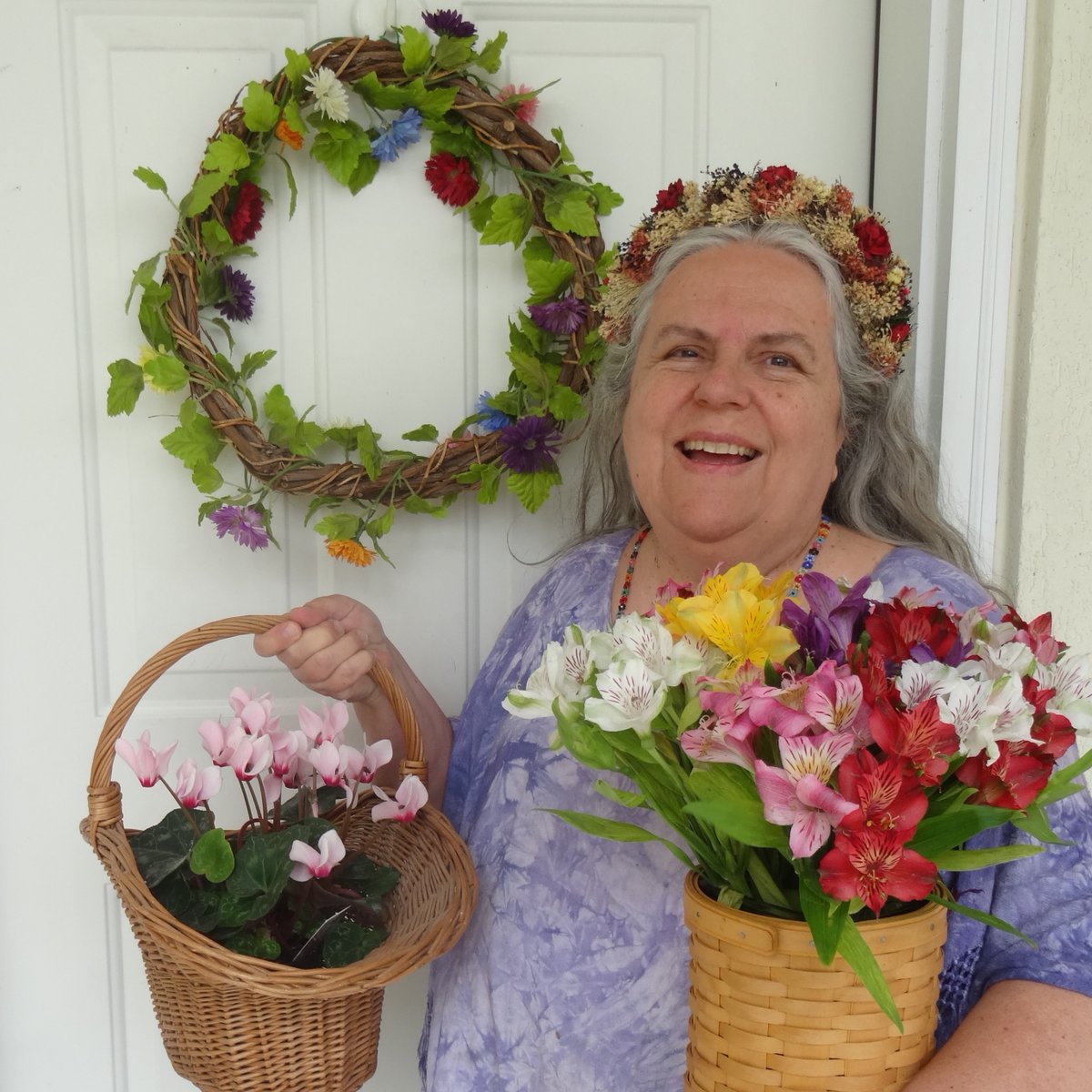 Selena_Fox's tweet photo. Celebrate #Beltane with #MayBaskets! Learn more about this old #MayDay tradition: https://t.co/yn9SdwFqZR &amp; via my #MayEve #Magic online workshop Saturday, April 30: https://t.co/RQqun6Iz1v  Happy #Beltaine #BeltaneFestival time! https://t.co/GCntoN6PGj