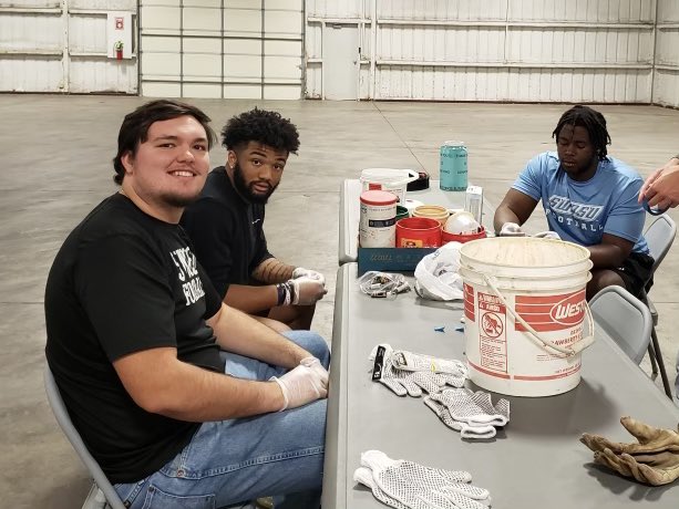 SWOSUFootball's tweet image. The DAWGS had a great time helping out @ Weatherford Recycling Center this past weekend! Thank you for having us out! 🐶♻️ 

#1More #DAWGS
