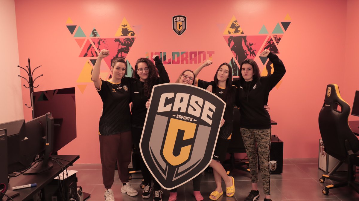 🟡Martes 26 de Abril del 2022.
🟡Hora 22:38
🟡Madrid
5 chicas hacen historia en el <a href="/VALORANTes/">VALORANT</a> acompañadas de su entrenador y su manager.

#CaseHydra ha nacido 🫡

Próxima cita MAIN EVENT #VCTGameChangers

#GoCase #CaseVALORANT