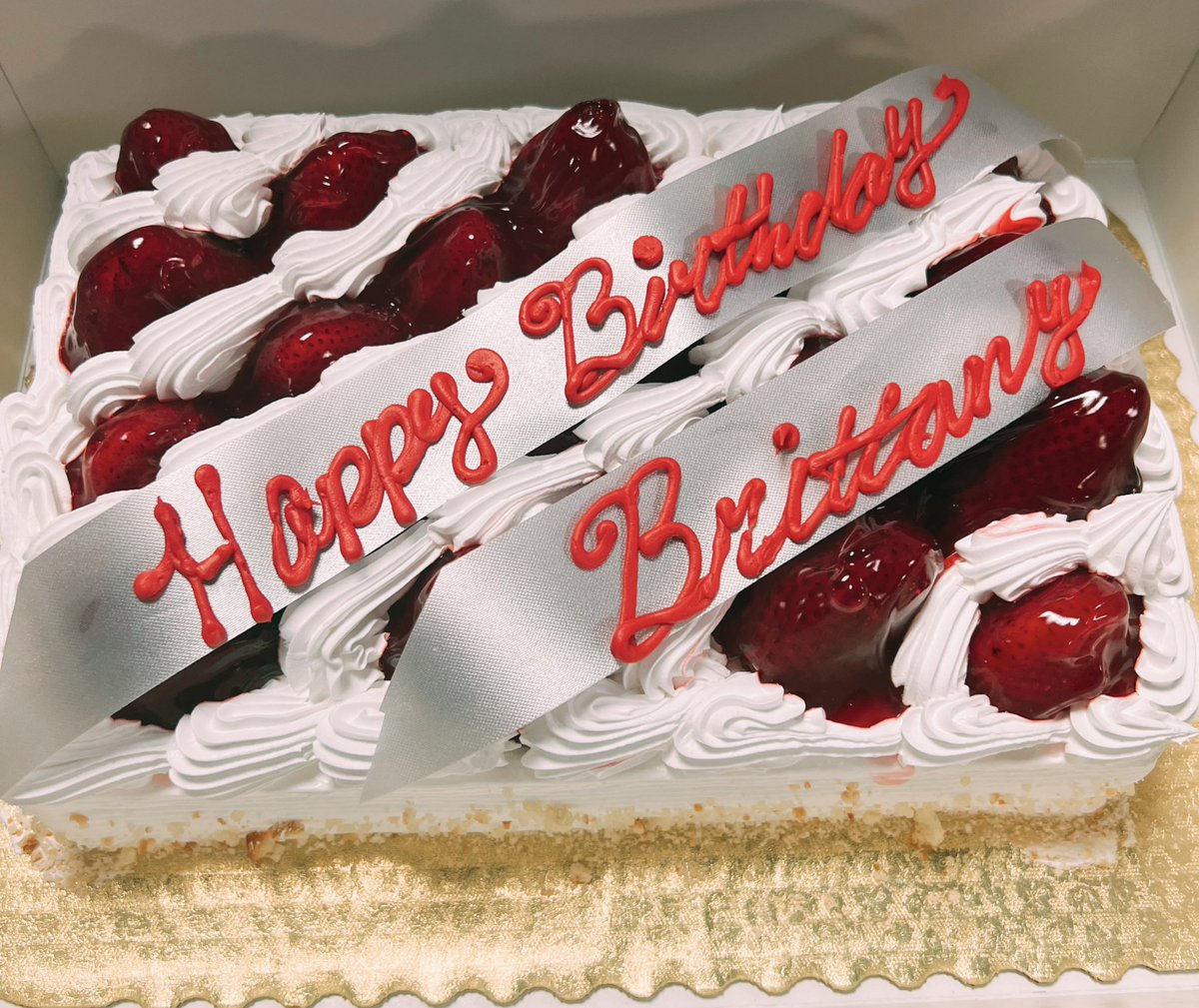 Working on your birthday is much more fun when there’s CAKE involved!! 🎂

It also helps when you’re working with the best teammates <a href="/KCBD11/">KCBD NewsChannel11</a> and for the best community! ❣️