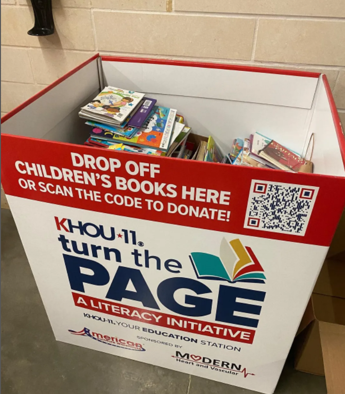 CraigHlavaty's tweet photo. Props to my buds at @khou for partnering to make this happen. 

You can donate kids books right now at the downtown @YMCAHouston location. 

📚📚📚 https://t.co/VyQqW3lXlp