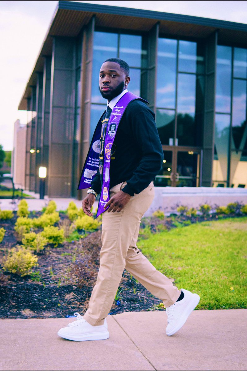 kingkennie_1's tweet photo. Ima turn up for everyone watching me 🖤
May 14th,2022
B.S in Agriculture
Photo creds @q_shotit      #PVAMUGrad https://t.co/PNjgwKRgaI