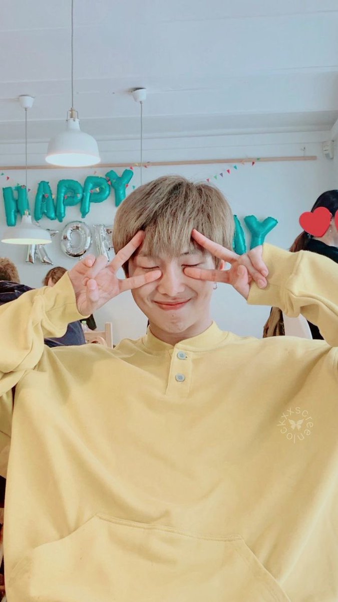 hourlytayjoon's tweet photo. 🌼🌼🌼
#남준 #TaylorSwift #방탄소년단 #BTS #방탄소년단 #Butter #Bangswift #Tayjoon https://t.co/yXknfrlQhw