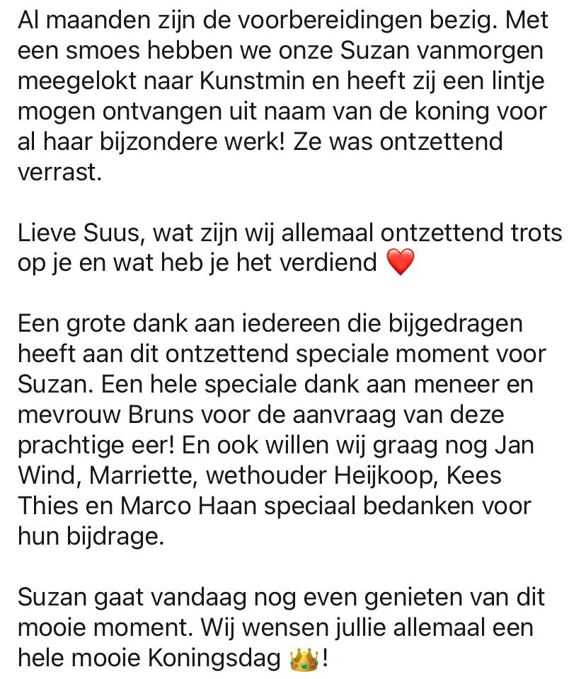 GeefhetDordt's tweet photo. Met een smoes hebben we onze Suzan vanmorgen meegelokt naar Kunstmin en heeft zij een lintje mogen ontvangen uit naam van de koning voor al haar bijzondere werk! Ze was ontzettend verrast. Lieve Suus, wat zijn wij allemaal ontzettend trots op je en wat heb je het verdiend ❤️ https://t.co/w1N099D0nq