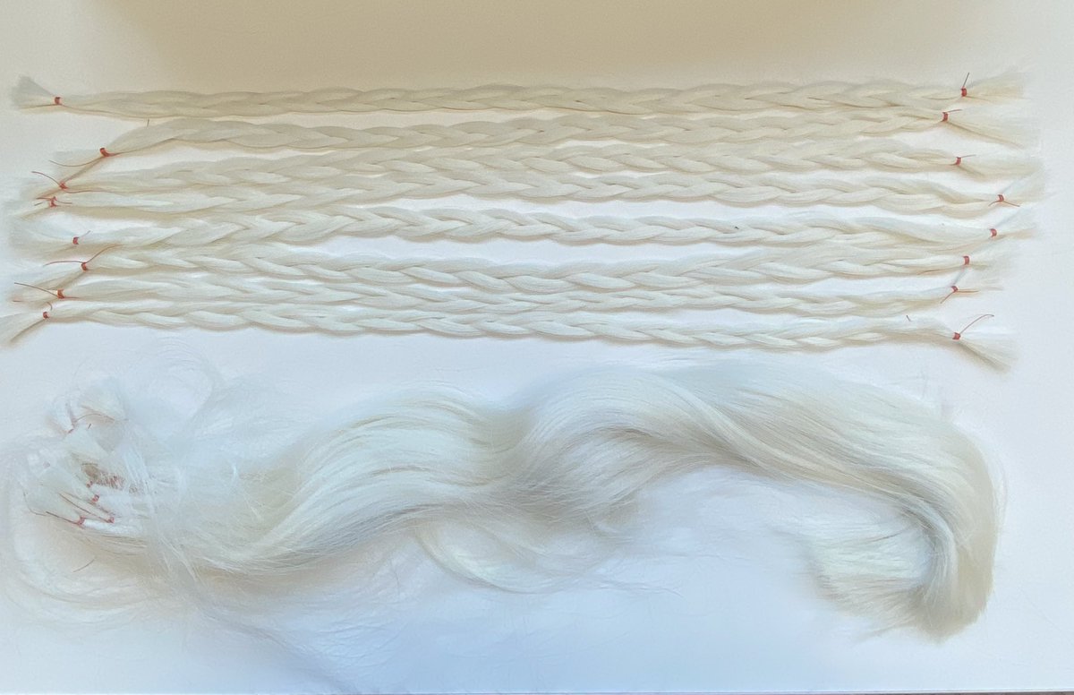 txetxarito's tweet image. So in harmony these braid of silk for dyeing today at the studio 😍 (before / after) #textileconservation #fashionconservation