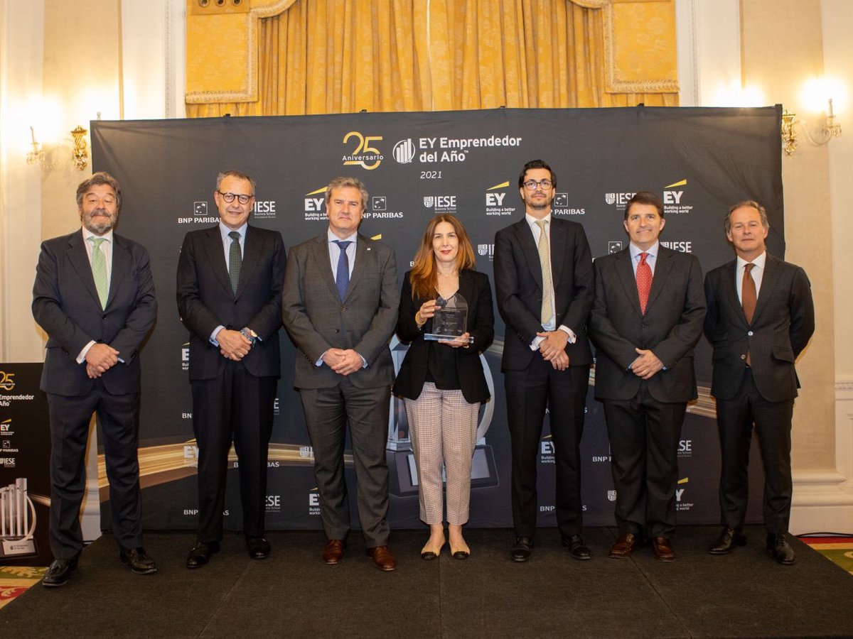 balonsoolano's tweet photo. Esta mañana, Iñaki Latxaga, presidente de ALBACORA, S.A., se ha proclamado ganador del Premio EY Emprendedor del Año 2021 en la zona Norte, durante una gala que ha tenido lugar en Hotel Carlton. https://t.co/4kfFGklfil