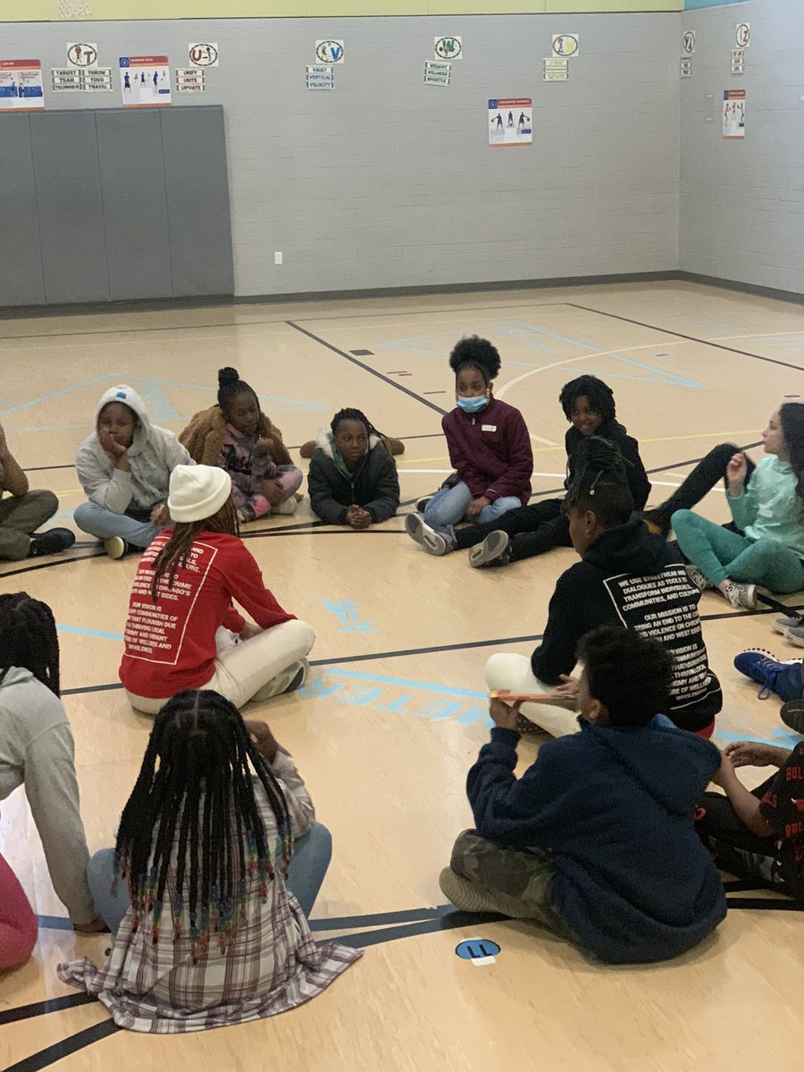 DAY 2 of workshops @ Booker T. Washington Elementary 📚 

✨GENIUZ

@traphousechicago and restorative justice has had a major influence on MISED and our soul work w/ youth! 

#Identity #SelfLove #RestorativeJustice #HealBuildSustain #BreakingTraumas #TheGr8Thinkaz #WomenInHipHop