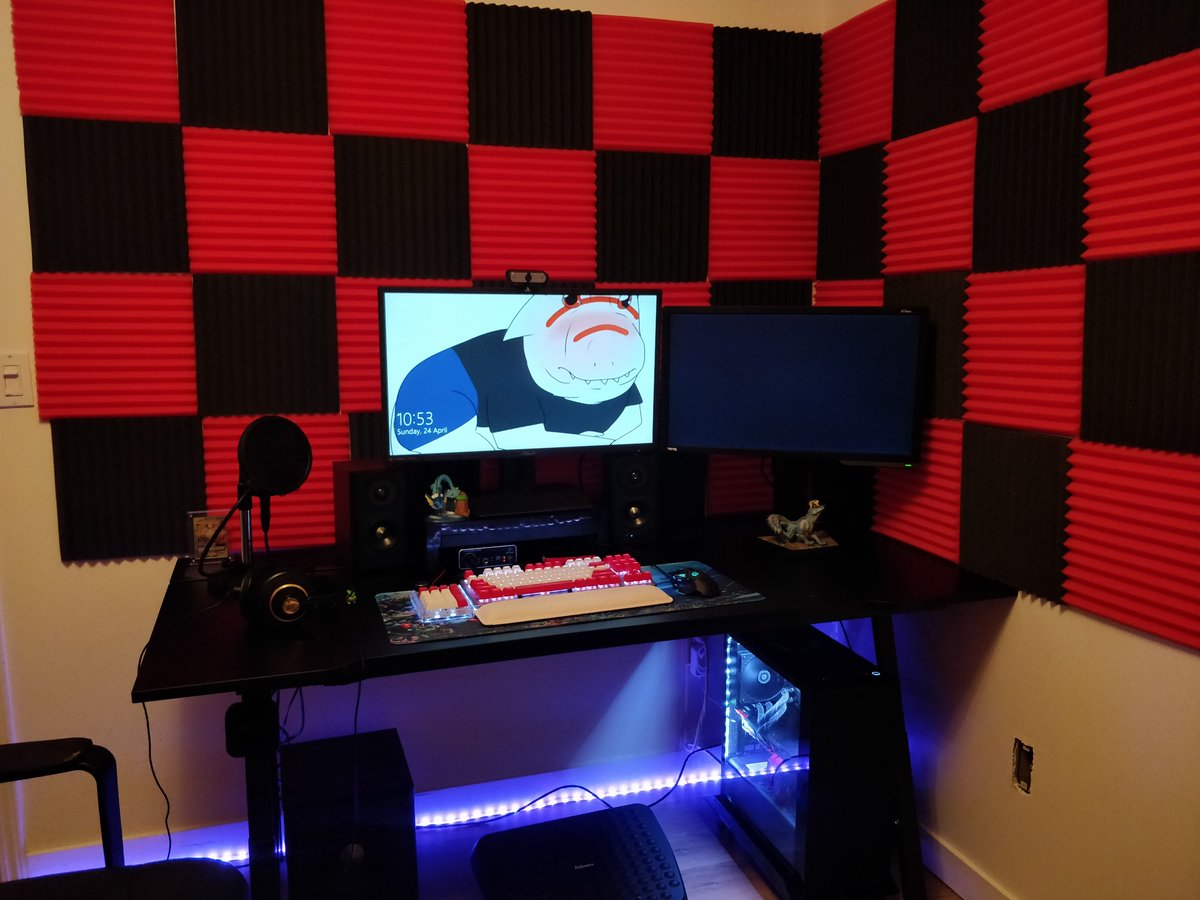 HakariSquish's tweet photo. Hello chums! It has finally happened, I am all moved in!
Holy shit that was a lot of boxes and setup.
Thank you all so much for your patience ❤️

I'm gonna be back with a stream tomorrow!
Get ready for the Wind Waker Randomizer Race rematch with @ezratel tomorrow at 5pm PST! https://t.co/KPNjbiFvvf