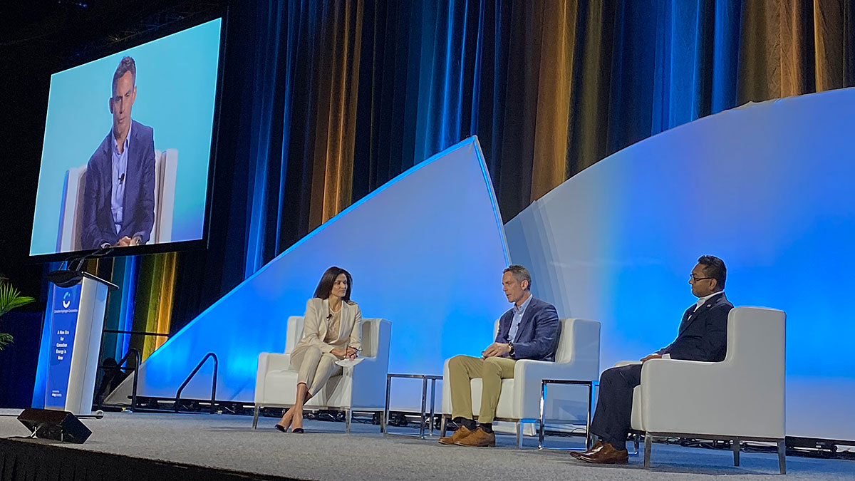 TCEnergy's tweet photo. #Hydrogen is in! A great day at the #CanadianHydrogenConvention in #Edmonton where #TCEnergy’s Omar Khayum and @nikolamotor’s Pablo Koziner shared their thoughts on a #HydrogenEconomy fuelling transportation across North America.
#EnergyProblemSolvers #Decarbonize https://t.co/oKYbtmReK2