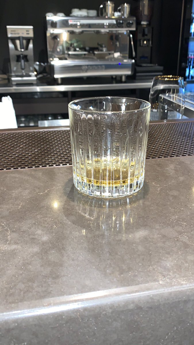 Nightcap before the ALGS kicks off for real and also celebrating -50kg 😩😇

Met some players at Inferno Online today but look forward to handeling all of you 👀 pun intended