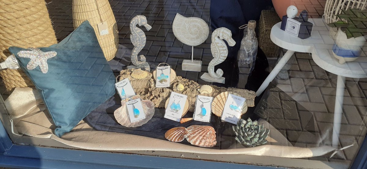 Absolutely delighted to announce that we’ve supplied more coastal jewellery pieces containing sand from #SandyBay in #Largs to #CoppernutByTheSea in Largs. Huge thanks to Siobhan for her continued support and we wish her every success. #CraftBizParty #MHHSBD