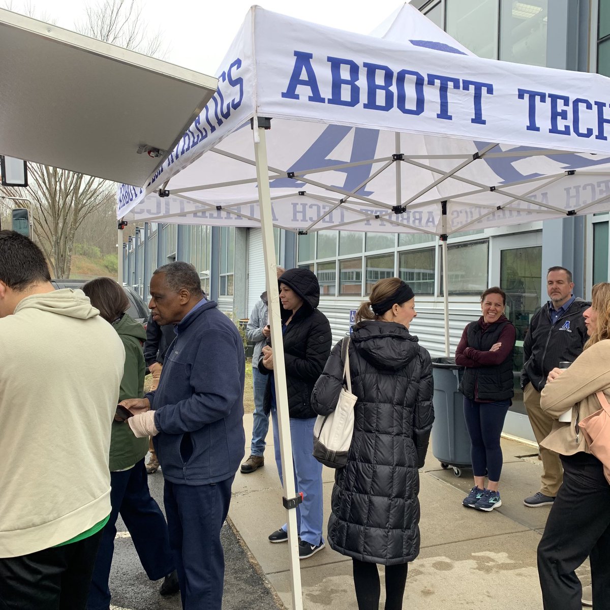 HATS_science's tweet photo. Administration @HenryAbbottTech arranged a Taco Loco food truck to arrive during faculty lunch break today 🌮 🌞 https://t.co/m8JlGC5Oym
